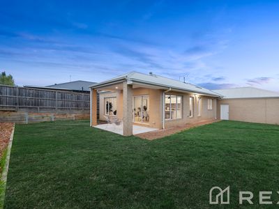 4 Yering Place, Officer