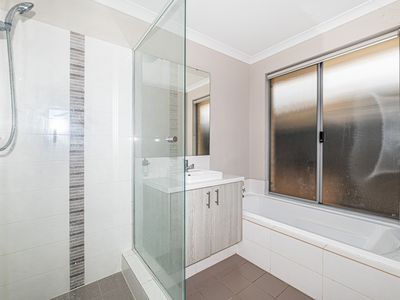 10 Dupain Way, Aveley