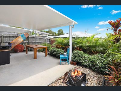 15 / 2 Photinia Crescent, Mountain Creek