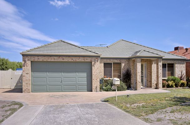 18 Waterbury Turn, Craigieburn