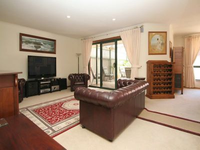 8 Clay Court, Renown Park