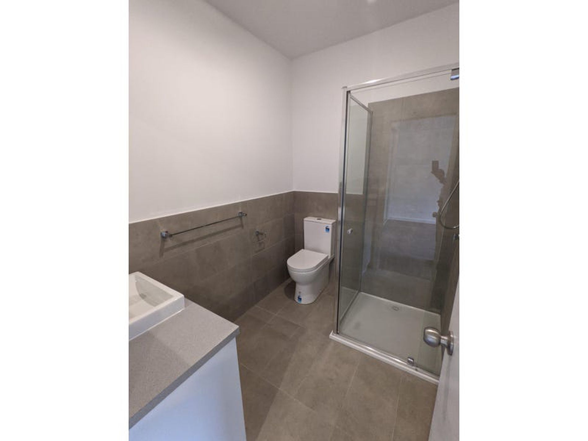 8 / 5 Helms Street, Newcomb