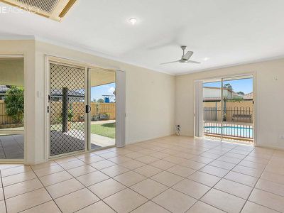 6 Banks Court, Torquay