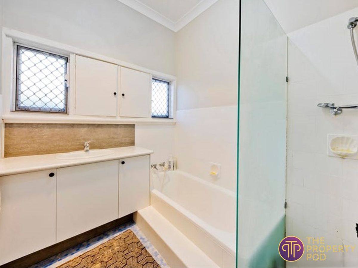 7 May Drive, Nollamara