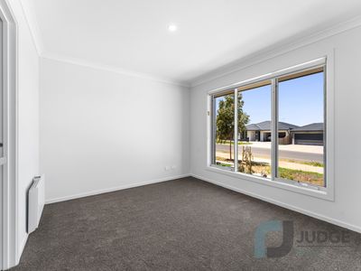 8 Sunnybank Road, Fraser Rise