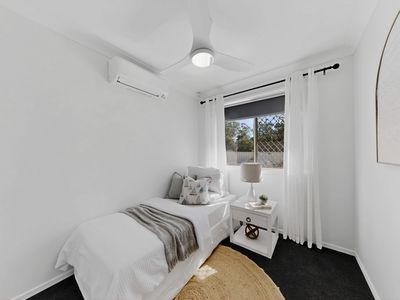 14 Lambourne Court, Lawnton