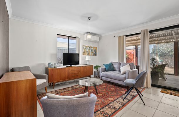 2 PENDRAGON LANE, Baldivis