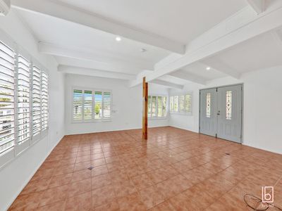 33 Hughes Avenue, Kanwal