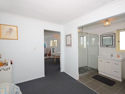 42 BOWARRADY COURT, River Heads