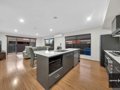 4 Lusitano Way, Clyde North