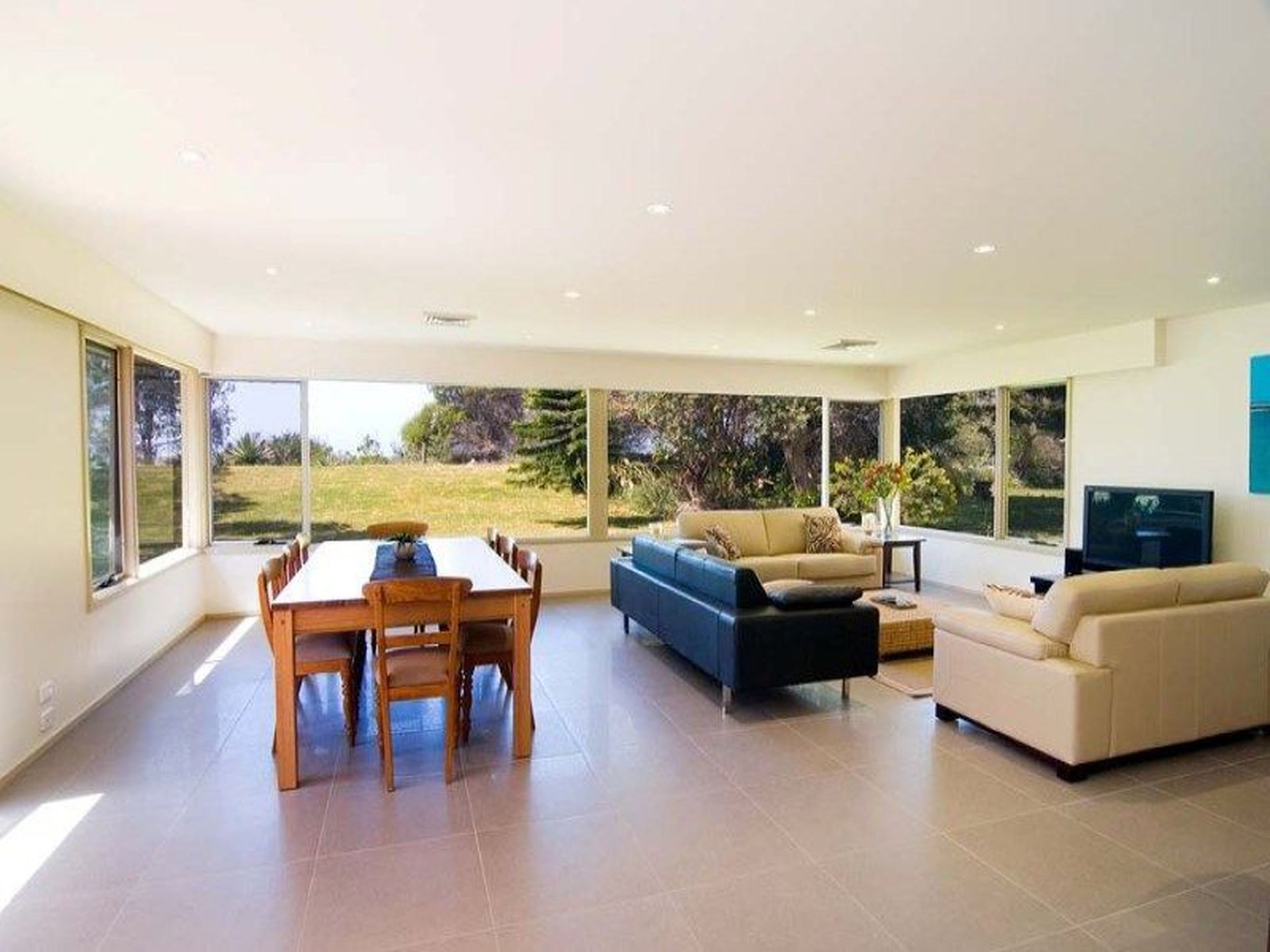 8 Mitchell Parade, Mollymook