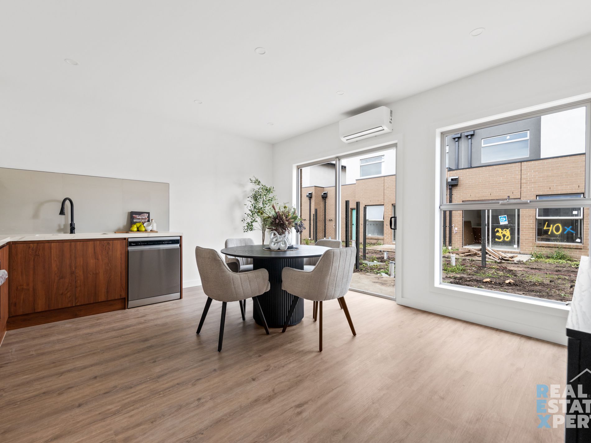 8 Tiger Way, Officer