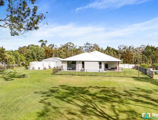 Small Acreage - Large Modern Home - Desirable Location image 18