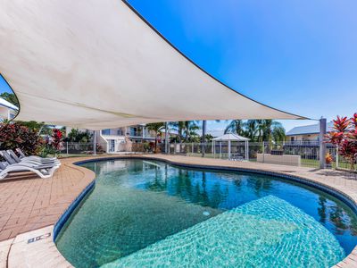 9 / 11 Island Close, Cannonvale