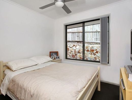 Modern Family Home  *** UNFURNISHED *** image 7