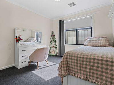 5 Catalonia Avenue, Munno Para West