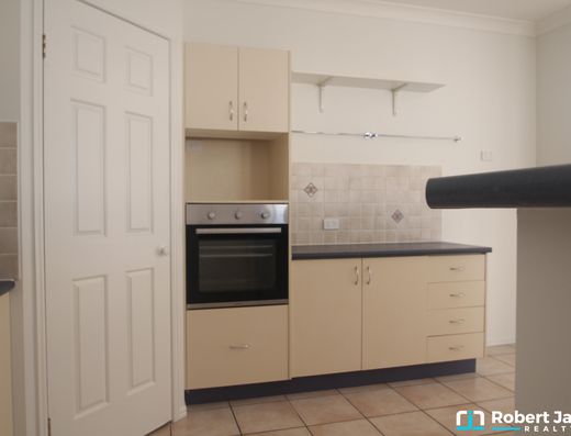 Noosa Waters Family Home image 7