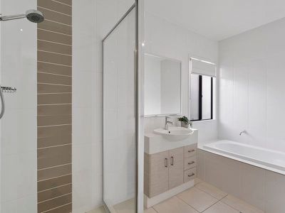 122 Cooper Crescent, Rochedale