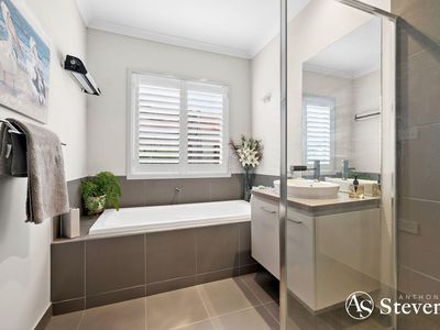 10 Montalcino Close, Hidden Valley