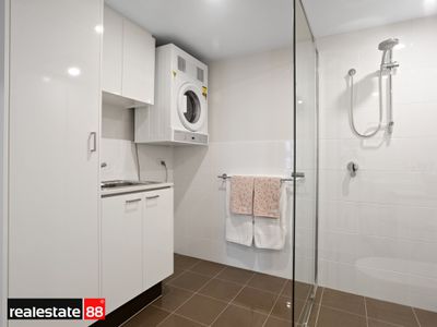 99 / 172 Railway Parade, West Leederville
