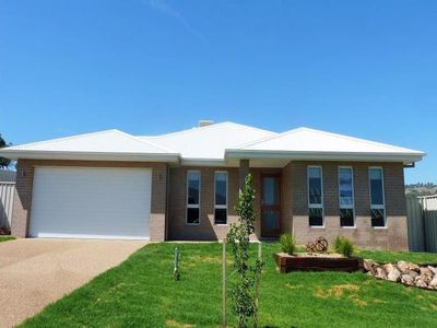 10 VINING COURT, Wodonga