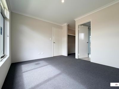 33 Camperdown Way, Lakelands