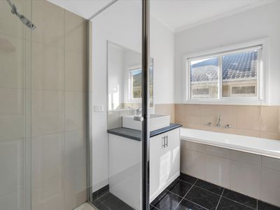 8 EAGLEVIEW PLACE, Point Cook