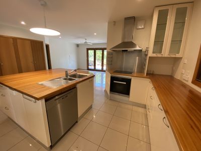 8 Perch Close, Werribee South