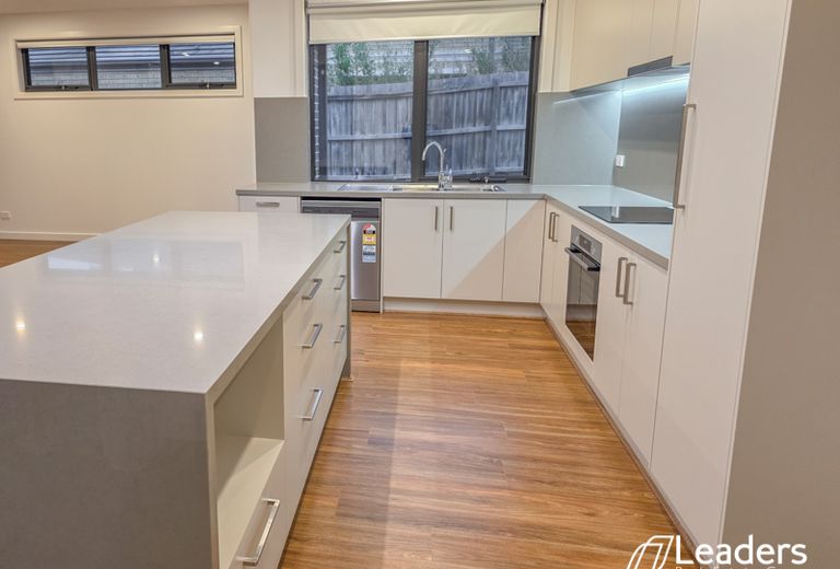 1 / 5 BRUCE STREET, Mount Waverley