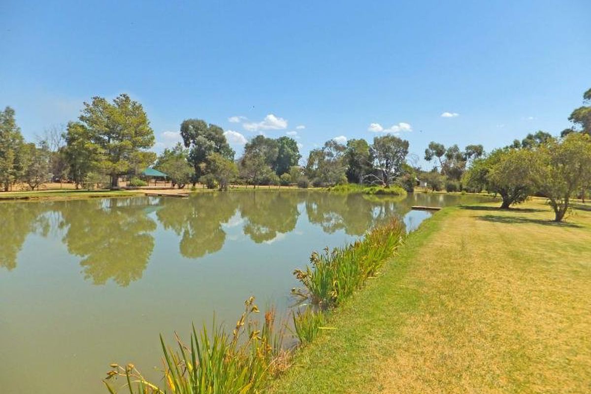 100 The Avenue , Kyabram