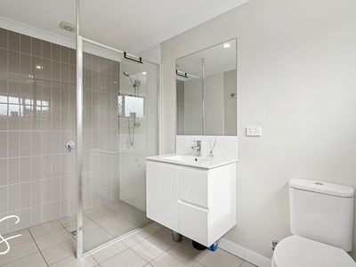 5 / 6 Deacon Street, Coopers Plains