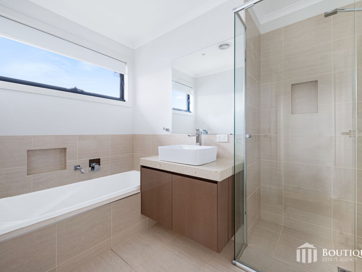 9 Longbow Terrace, Cranbourne North