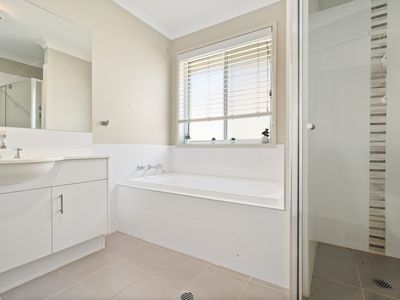 5 Banool Circuit, Bomaderry