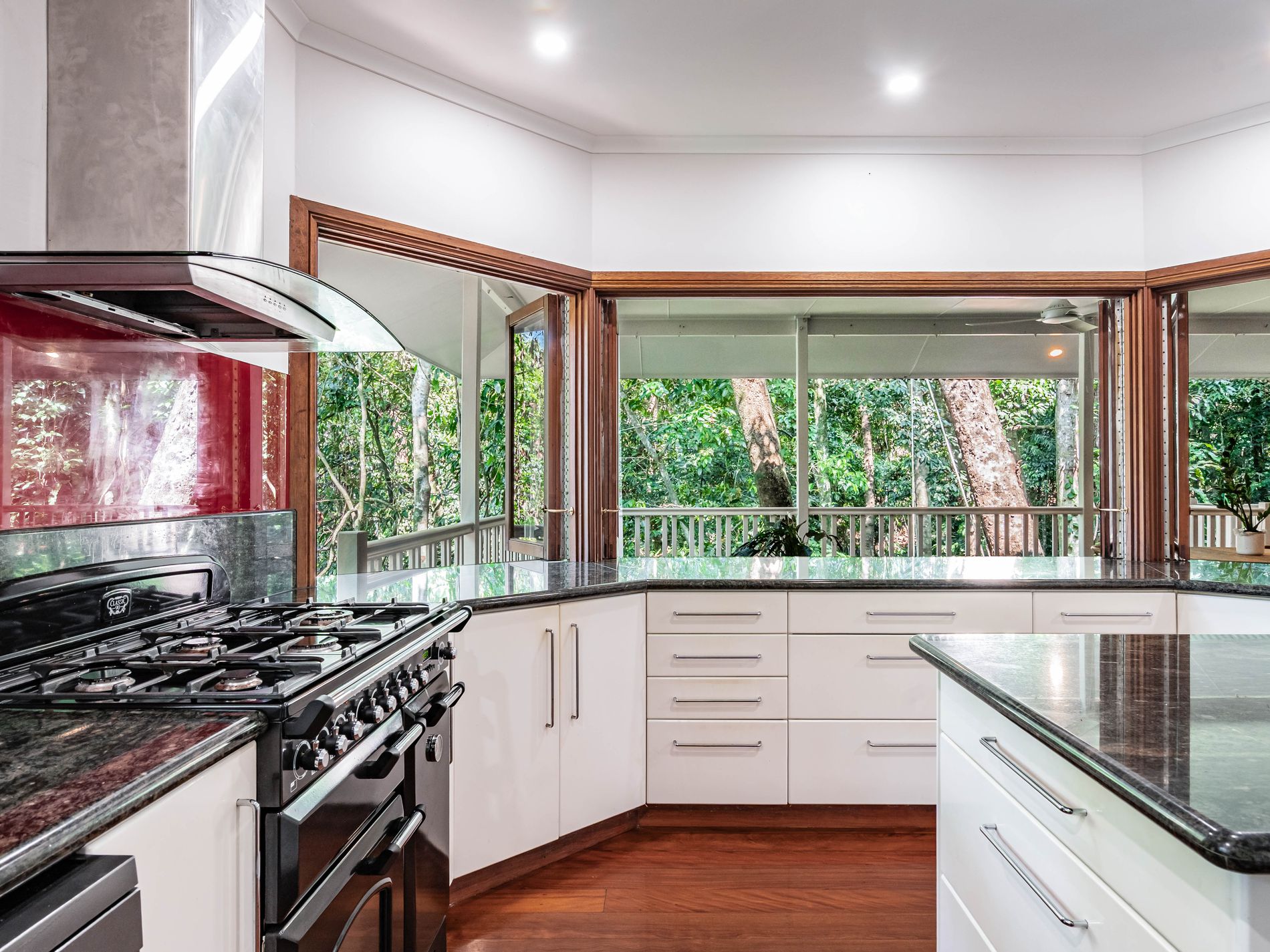 11 Cananga Close, Kamerunga