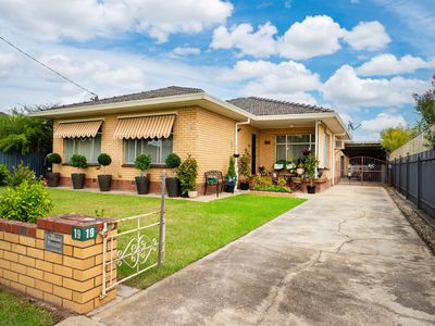 19 CUMMINGS STREET, Wodonga