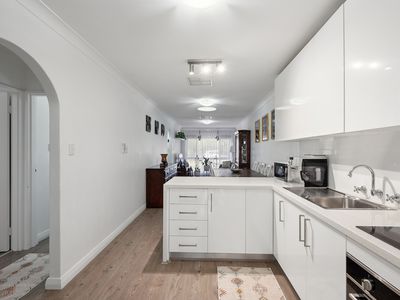 11 / 4 Glastonbury Road, Armadale