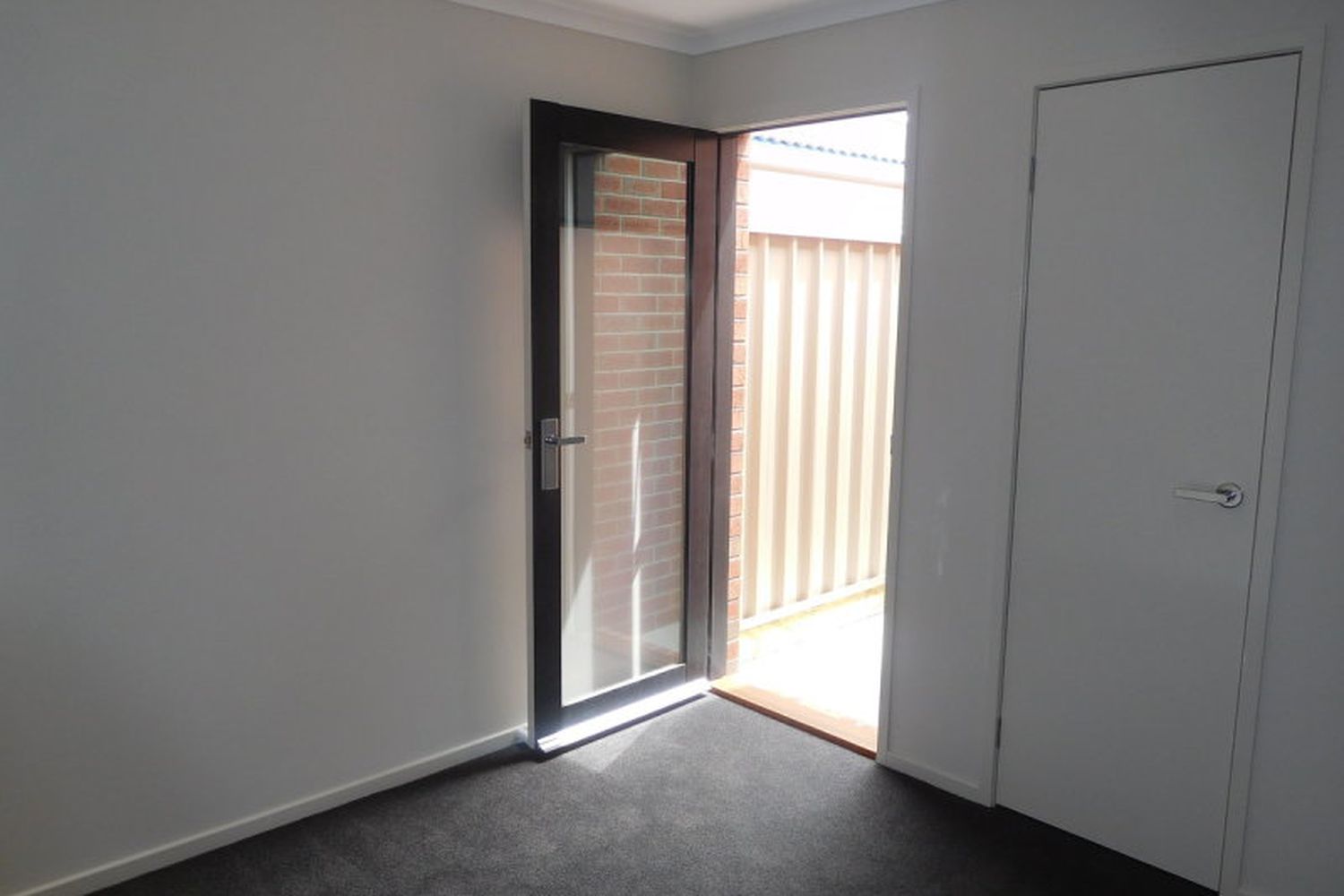 01 / 40 Vine Avenue, Horsham