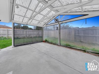 8 Kalyptos Walk, Cranbourne