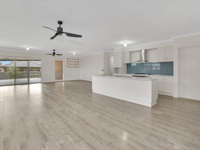 44 Firecrest Road, Manor Lakes