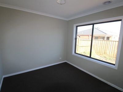 11 Honeycomb Avenue, Manor Lakes