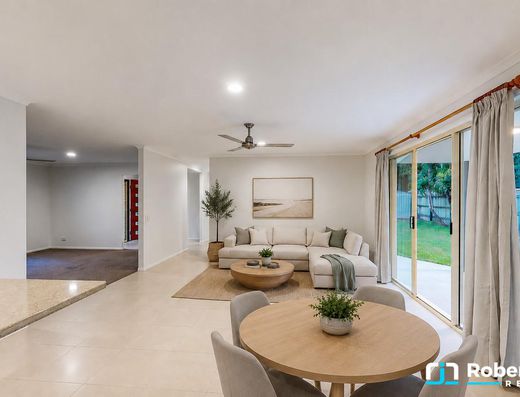 Spacious Family Living Opposite Tewantin Golf Course image 7