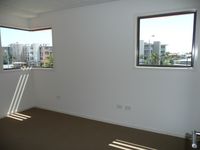 10 Grand Pde , Kawana Island