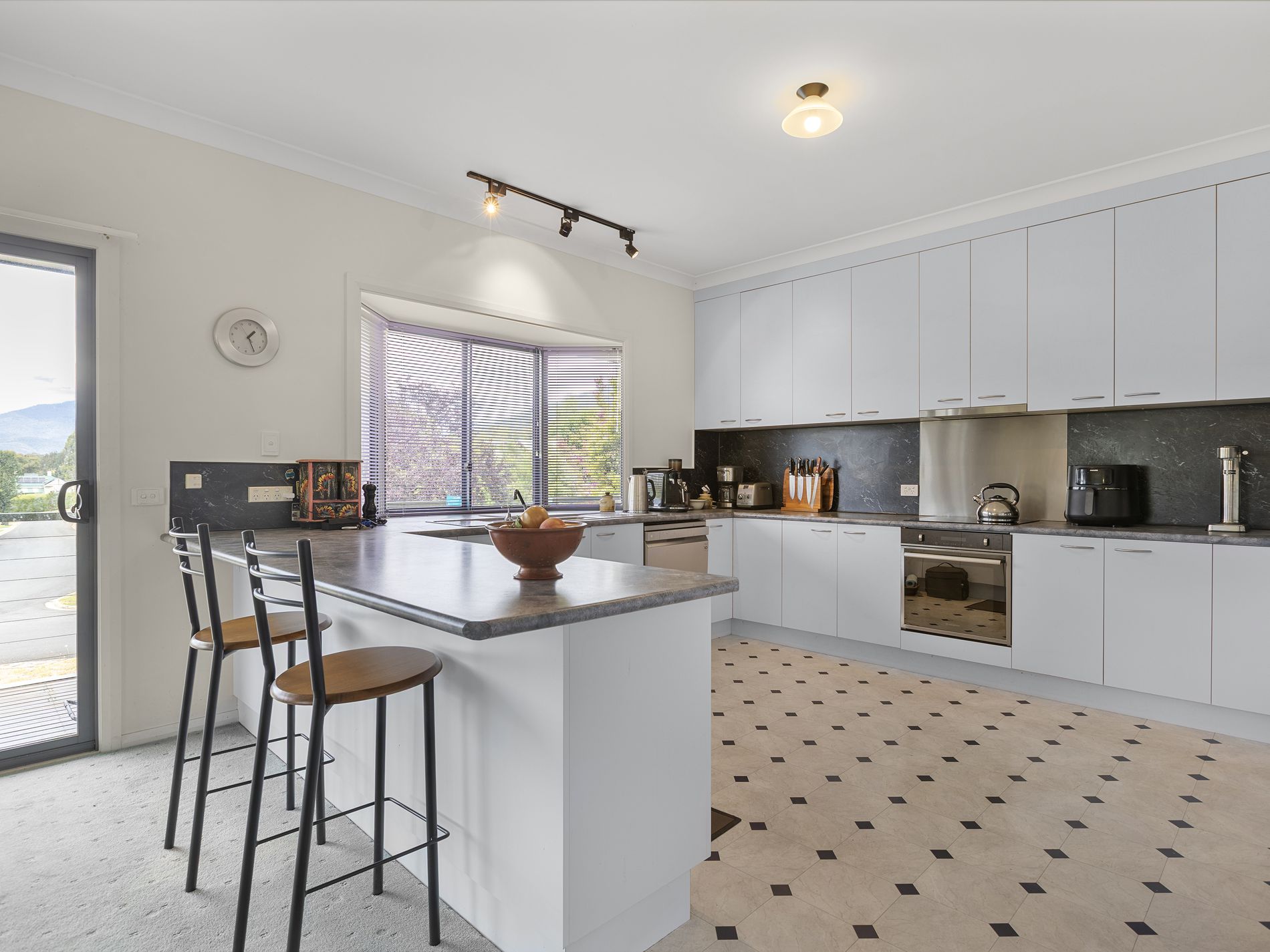 6 Charles Street, Tawonga