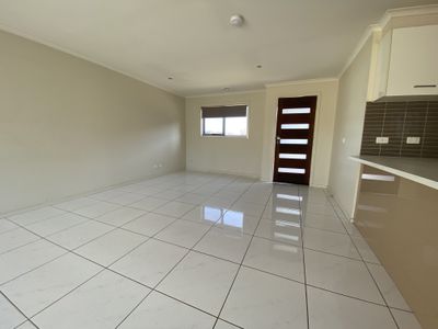 2 / 39 Claire Way, Tarneit