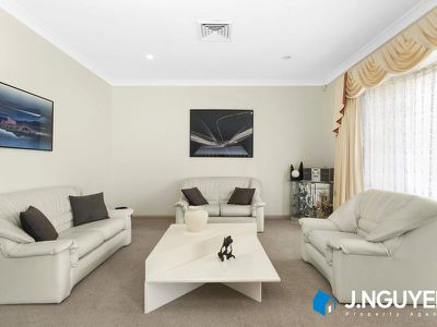 14 Yeronga Close, St Johns Park