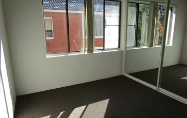 28 / 54 Solander St, Monterey