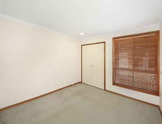 SPACIOUS HOME WITH PARK RESERVE BACKDROP image 12