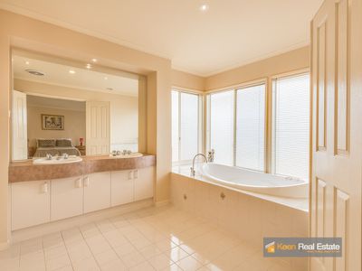 13 Winterton Crt, Hallam
