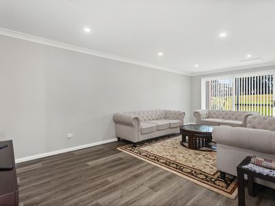 42 Tarra Crescent, Oak Flats