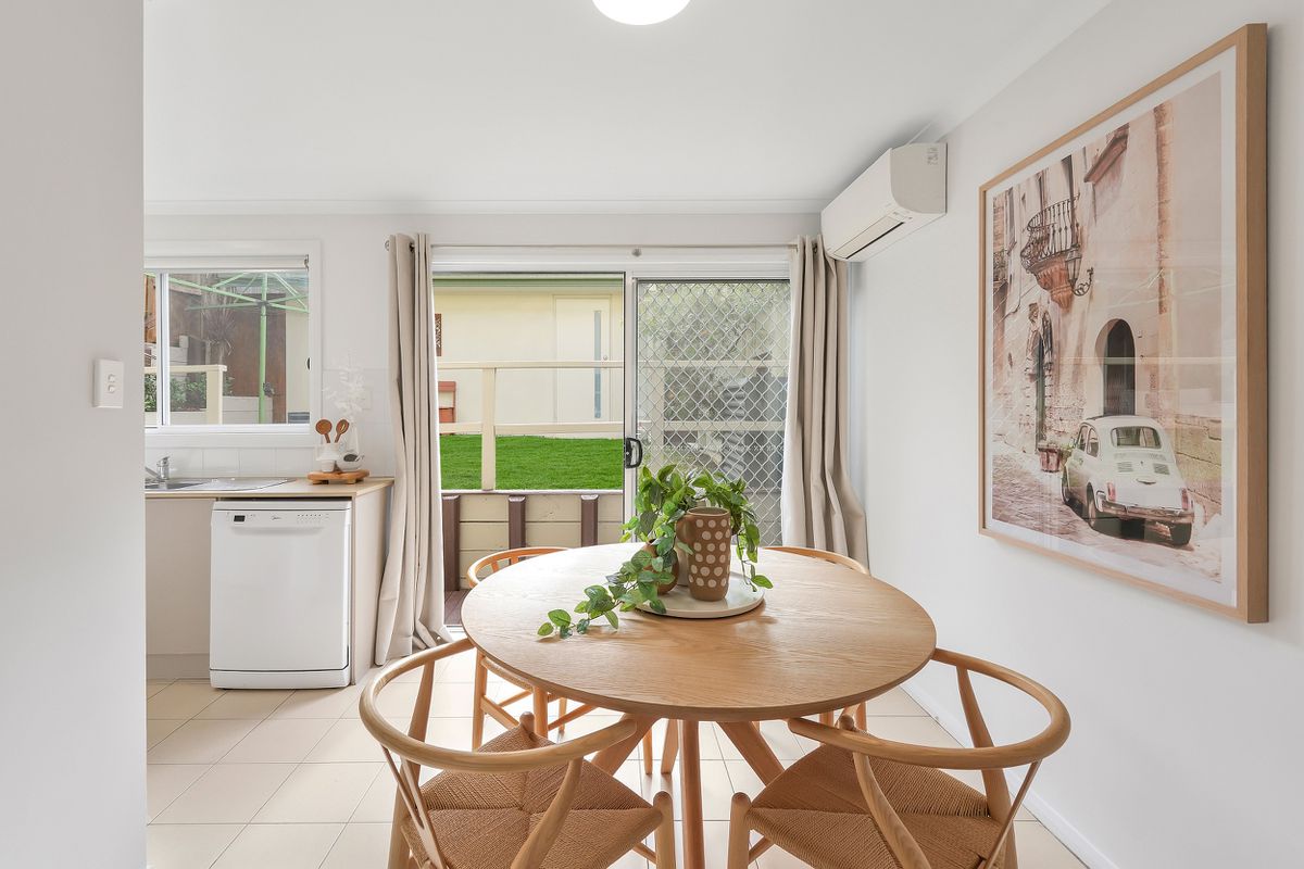 1 / 8 Anzac Avenue, Wyong